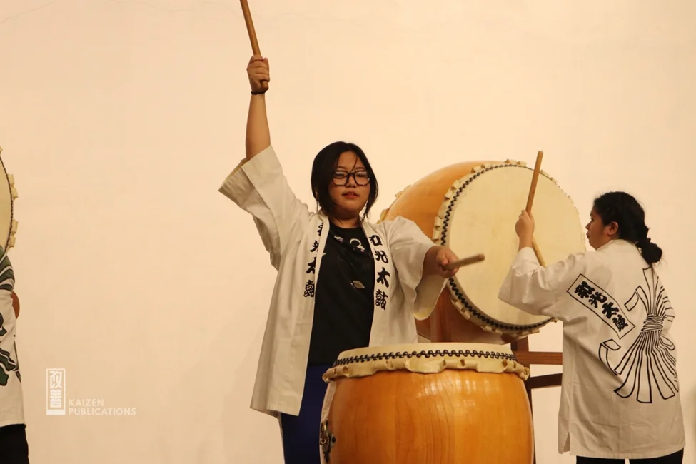 Ready, Set, Drum! Hear Their Thrum!